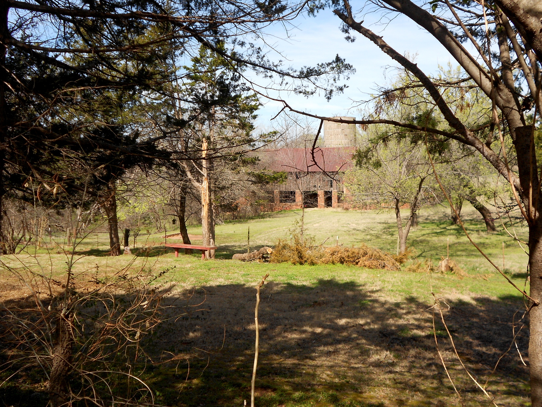 Barn5001NE50thForestPark